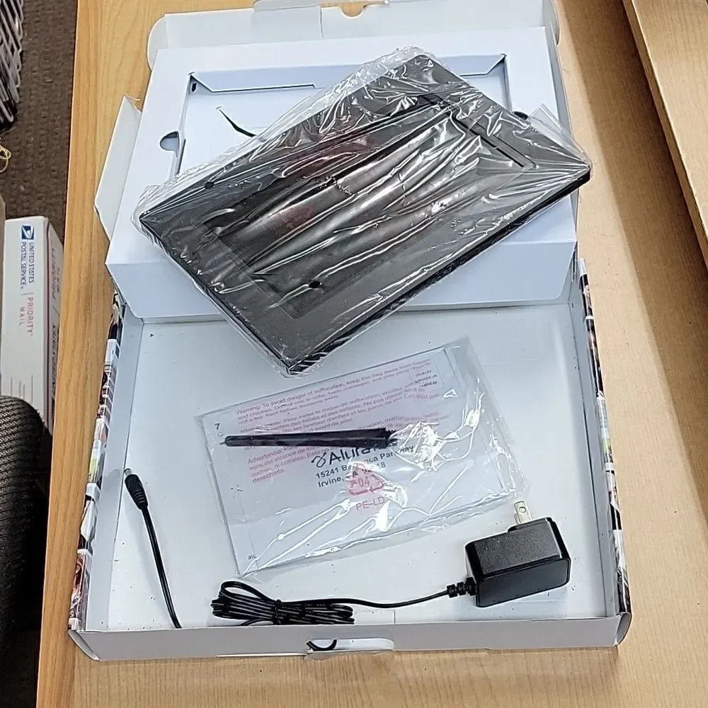 3 Digital Photo Frames..2 are new in box‎